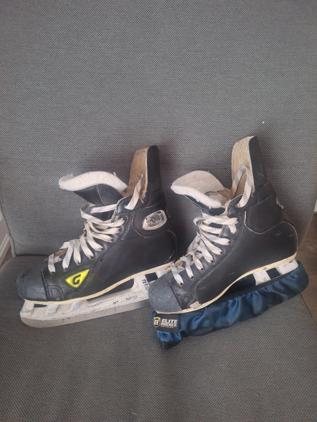 Hockey Ice Skates - Size 7