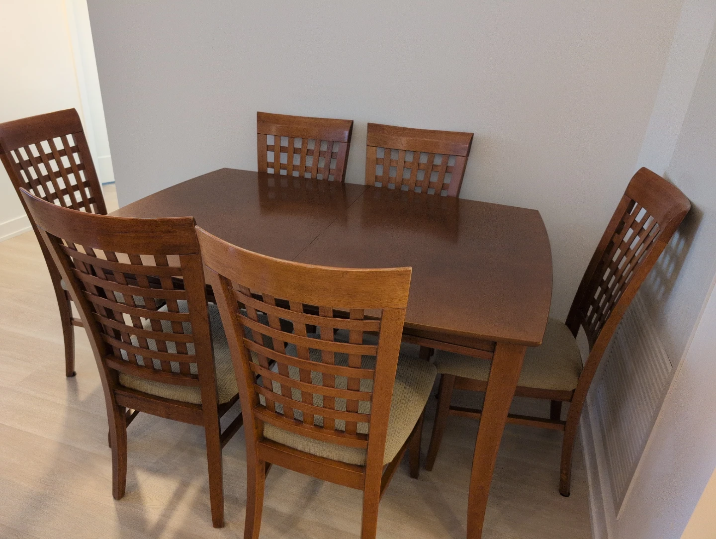 Extendable wooden Dining Table with 6 Chairs