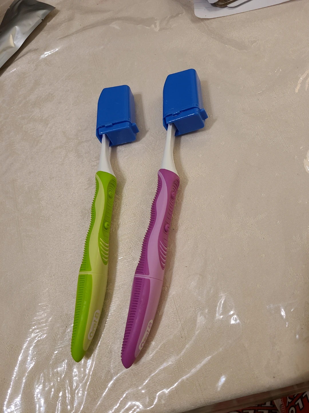 Oral-B Toothbrushes (2-Pack) - Green & Purple #new