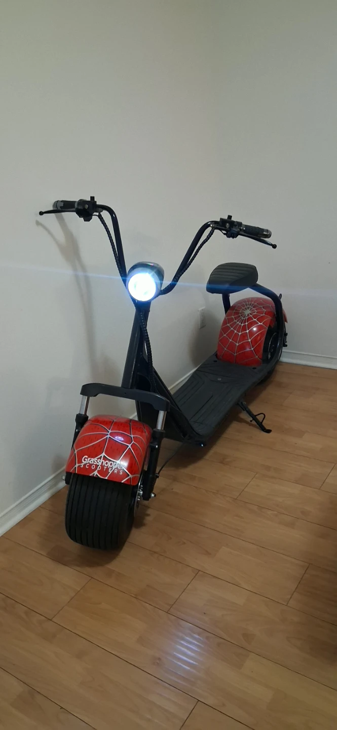 Grasshopper E-Scooter Spider-Man Design