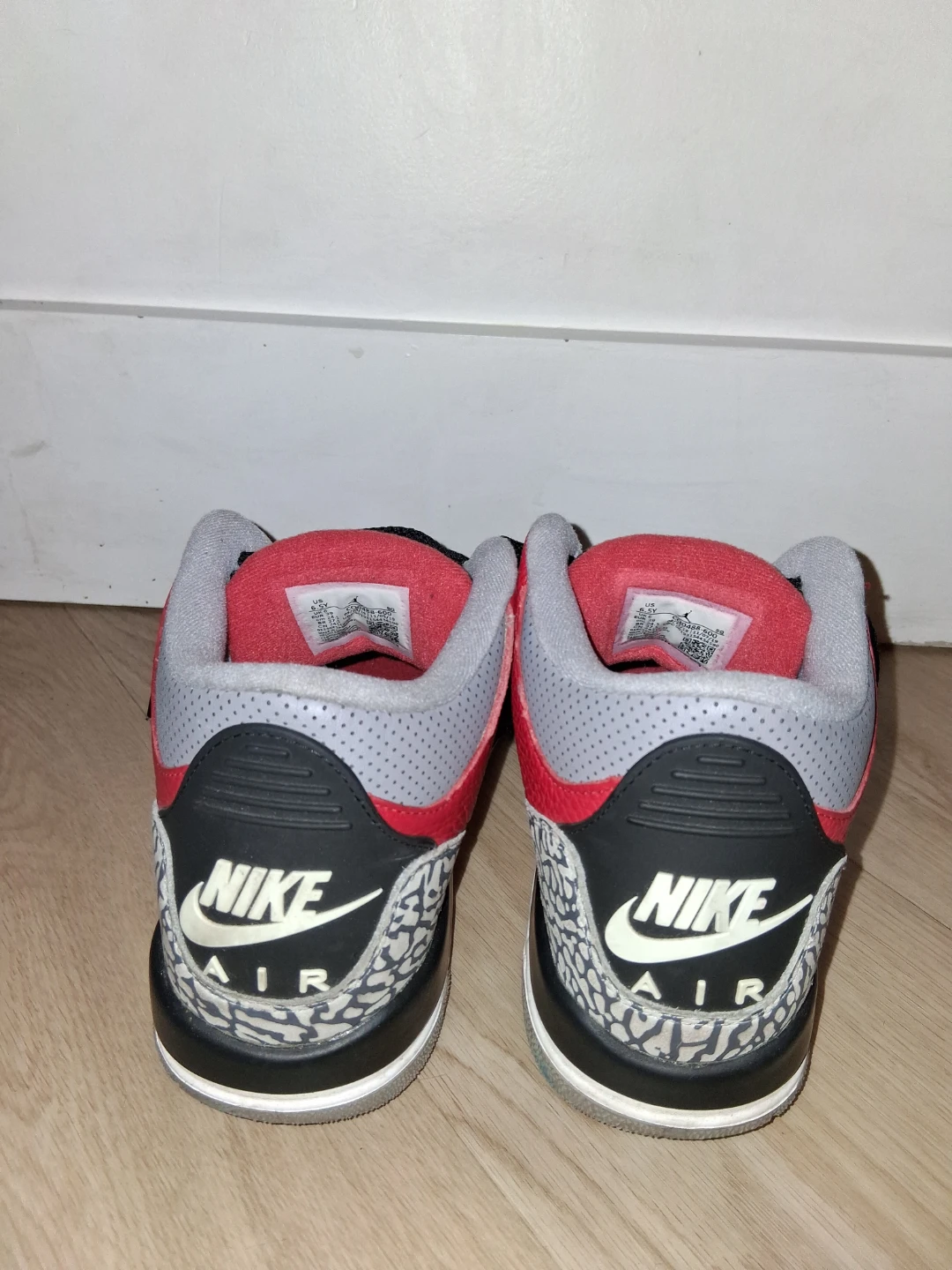 Nike Air Jordan 3 Retro Fire Red Size 6.5Y - photo 3