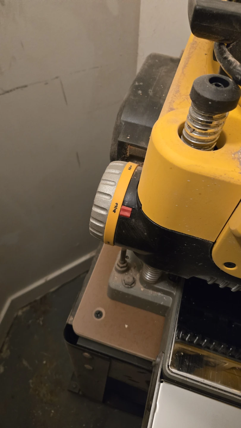 DeWalt DW735 Benchtop Planer - photo 2