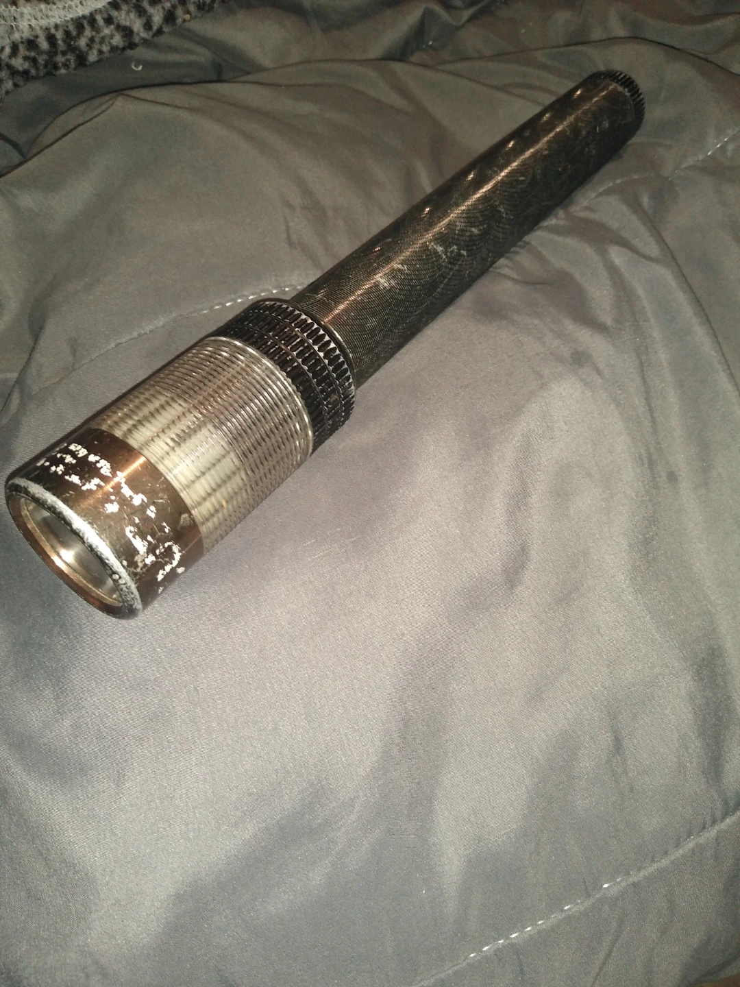 Heavy duty flashlight - photo 2