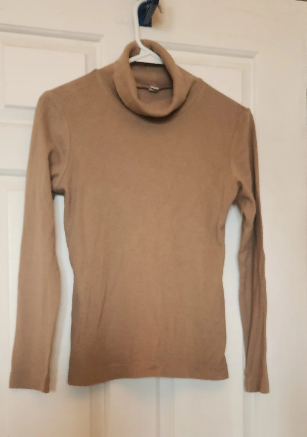 Uniqlo Beige Turtleneck - Size Small