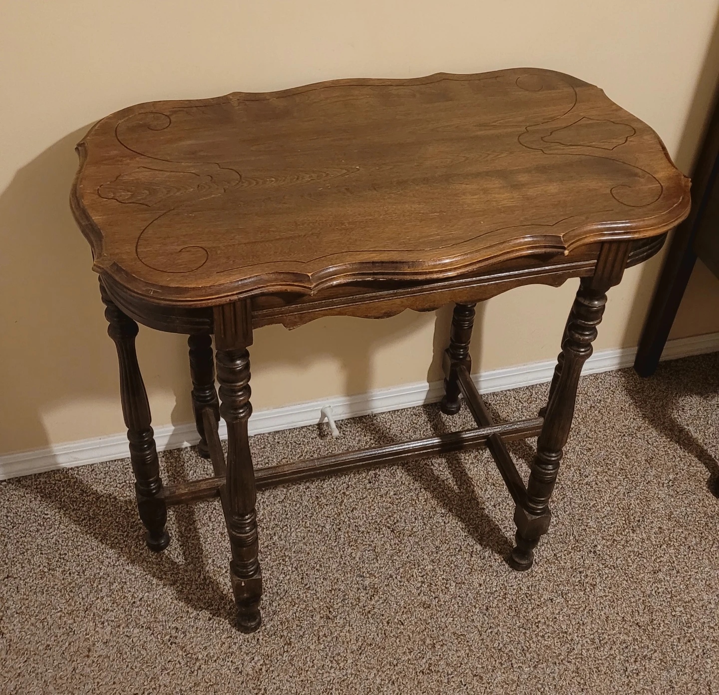 Antique Walnut Parlor Table - photo 3