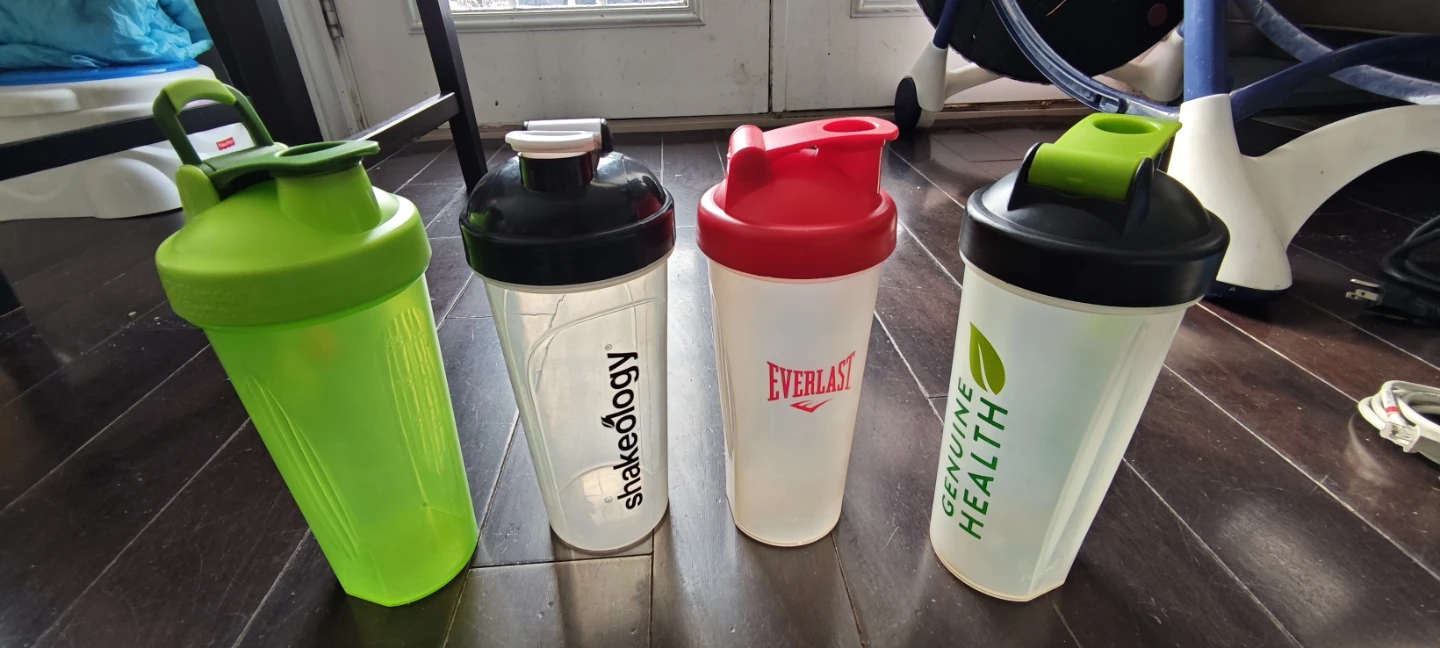 Variety of Shaker Bottles $3/bottle or $10/4 bottles - photo 2