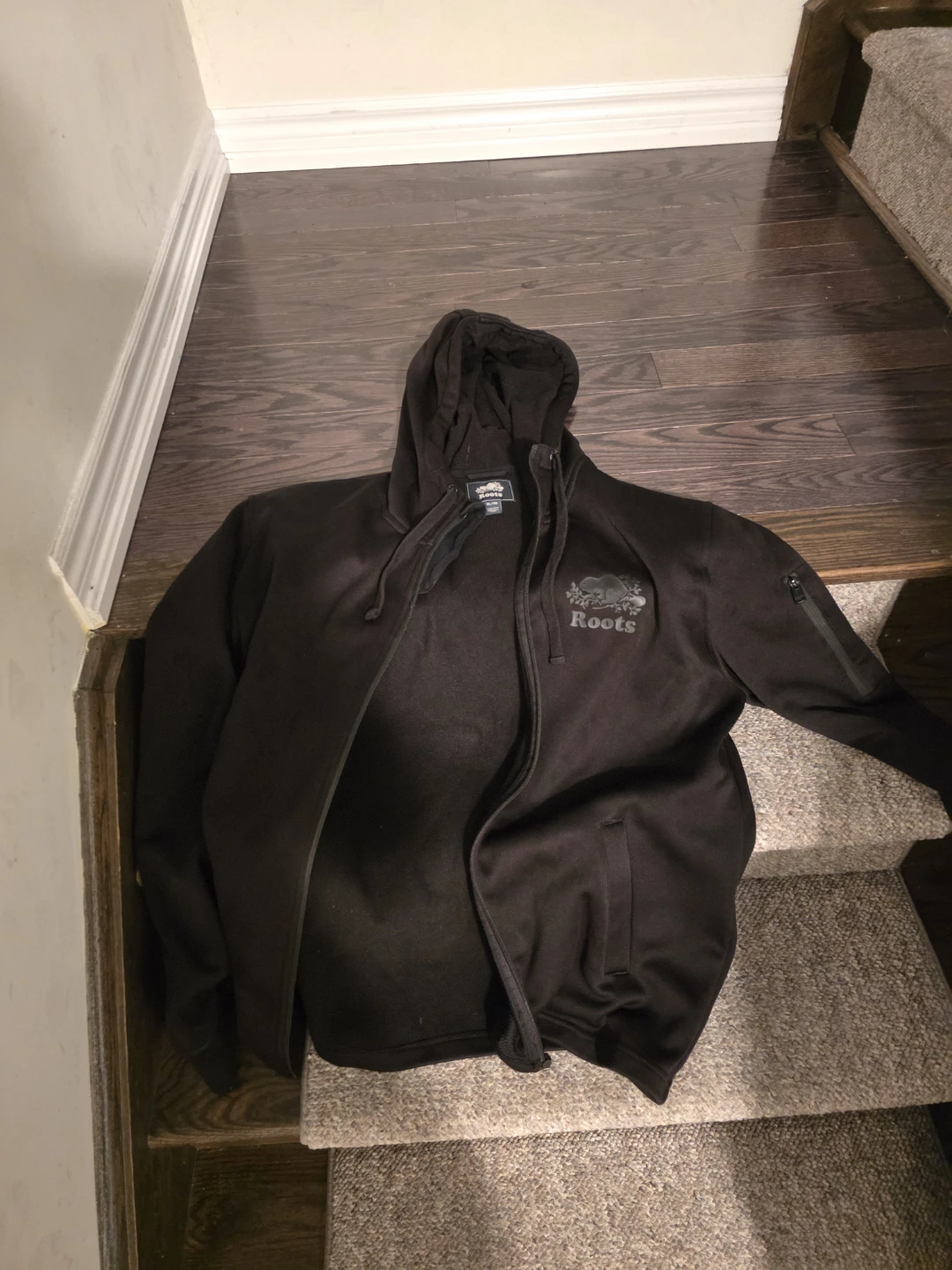 Roots Black Full Zip Hoodie - Size XL