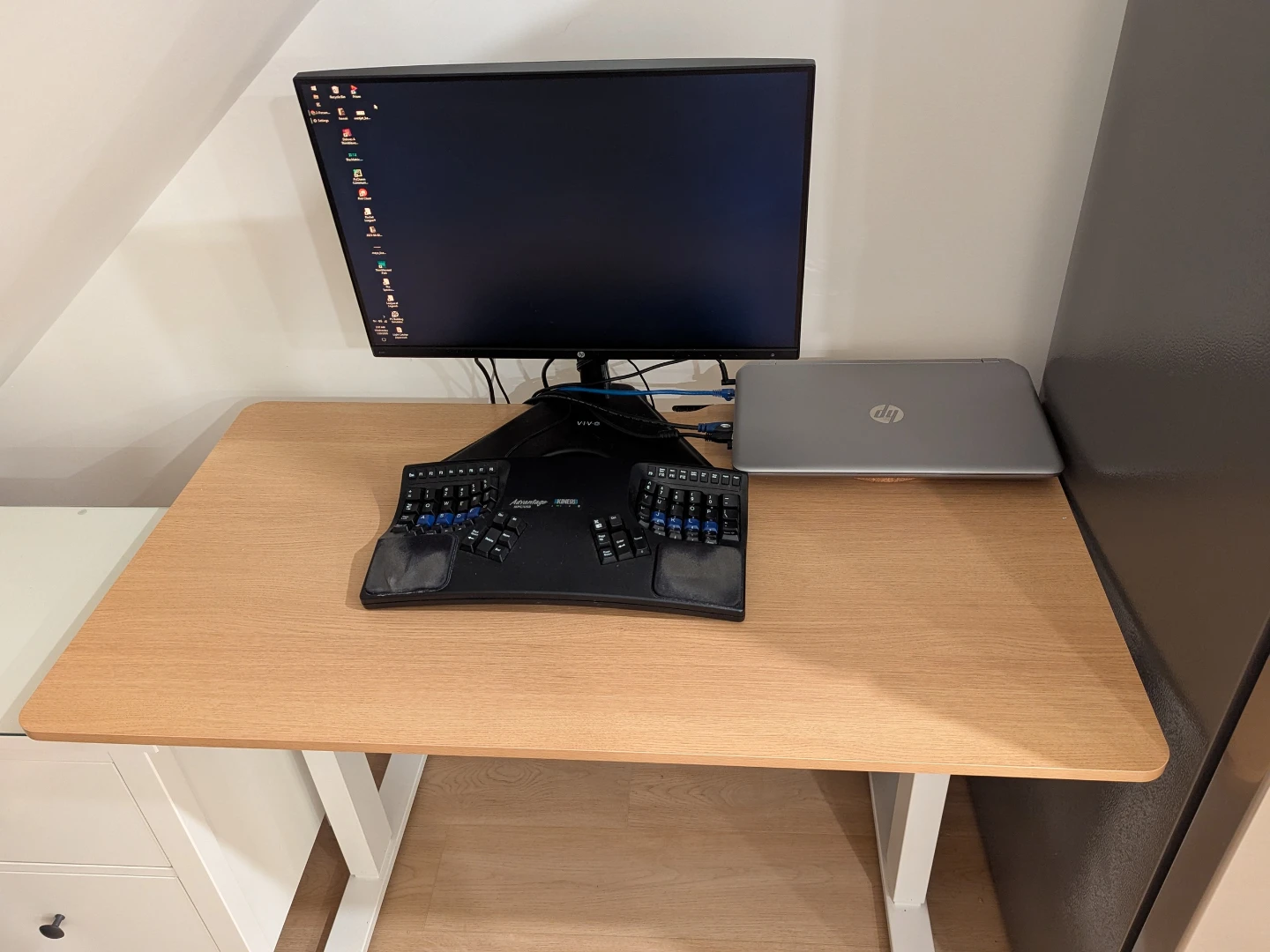 Small Standup Desk with electric motor by MotionGrey - photo 2