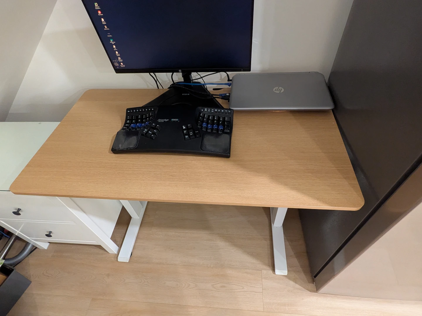 Small Standup Desk with electric motor by MotionGrey - photo 3