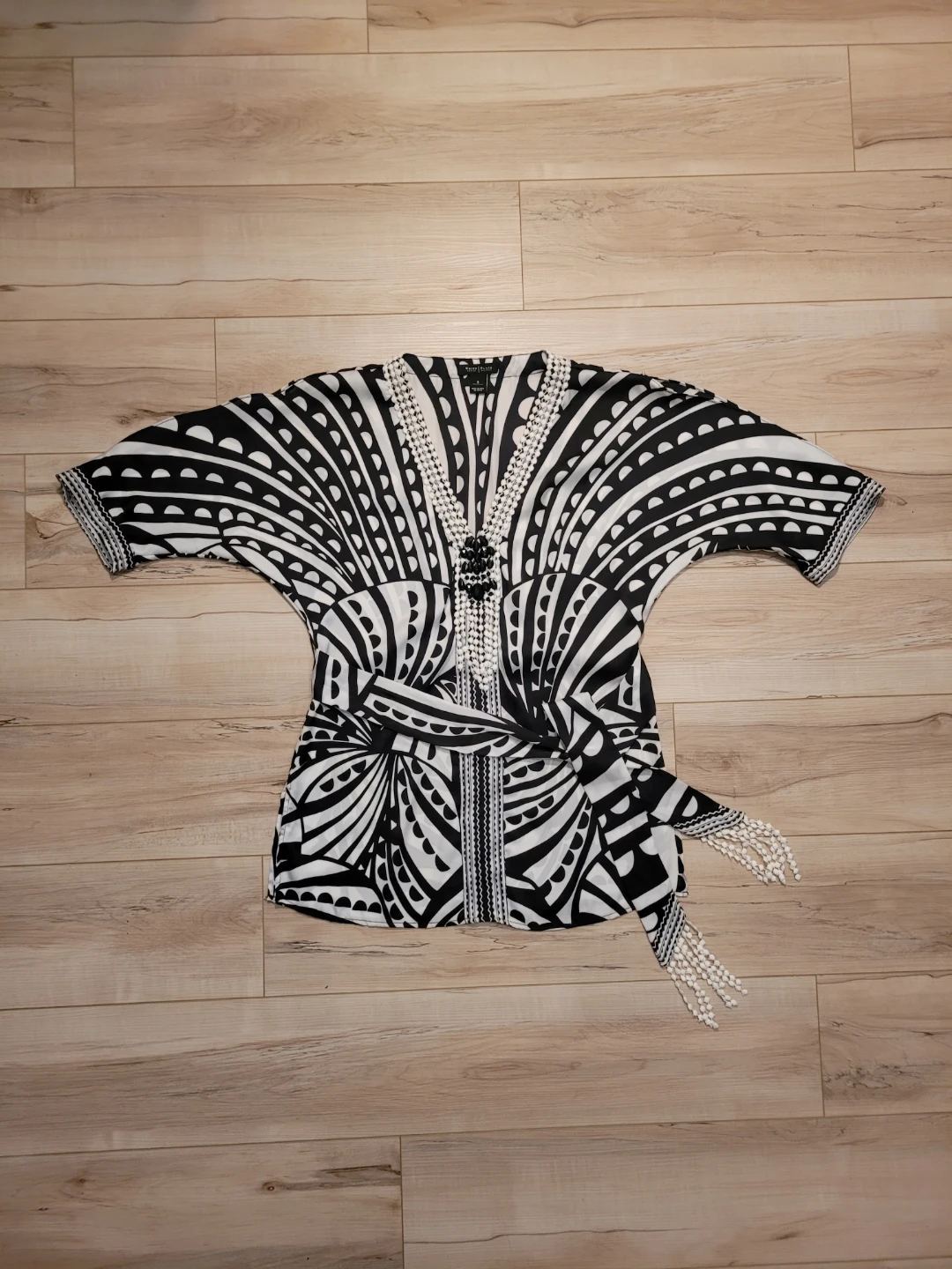 White House Black Market Black & White Beaded Tunic Top - photo 4