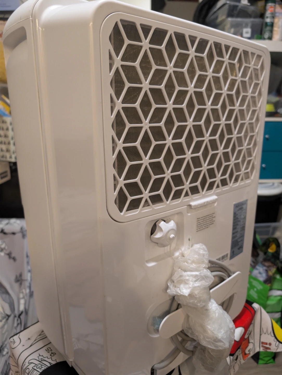 Clean Insignia Dehumidifier (35 Pint) – Great for Basements! 💧 - photo 3