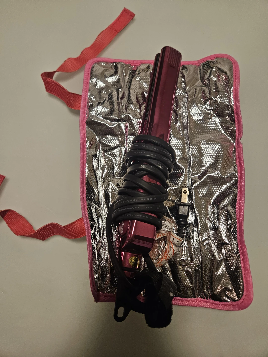 MOVING SALE!- Ionika Hair Straightener with heat resistant pad - photo 4