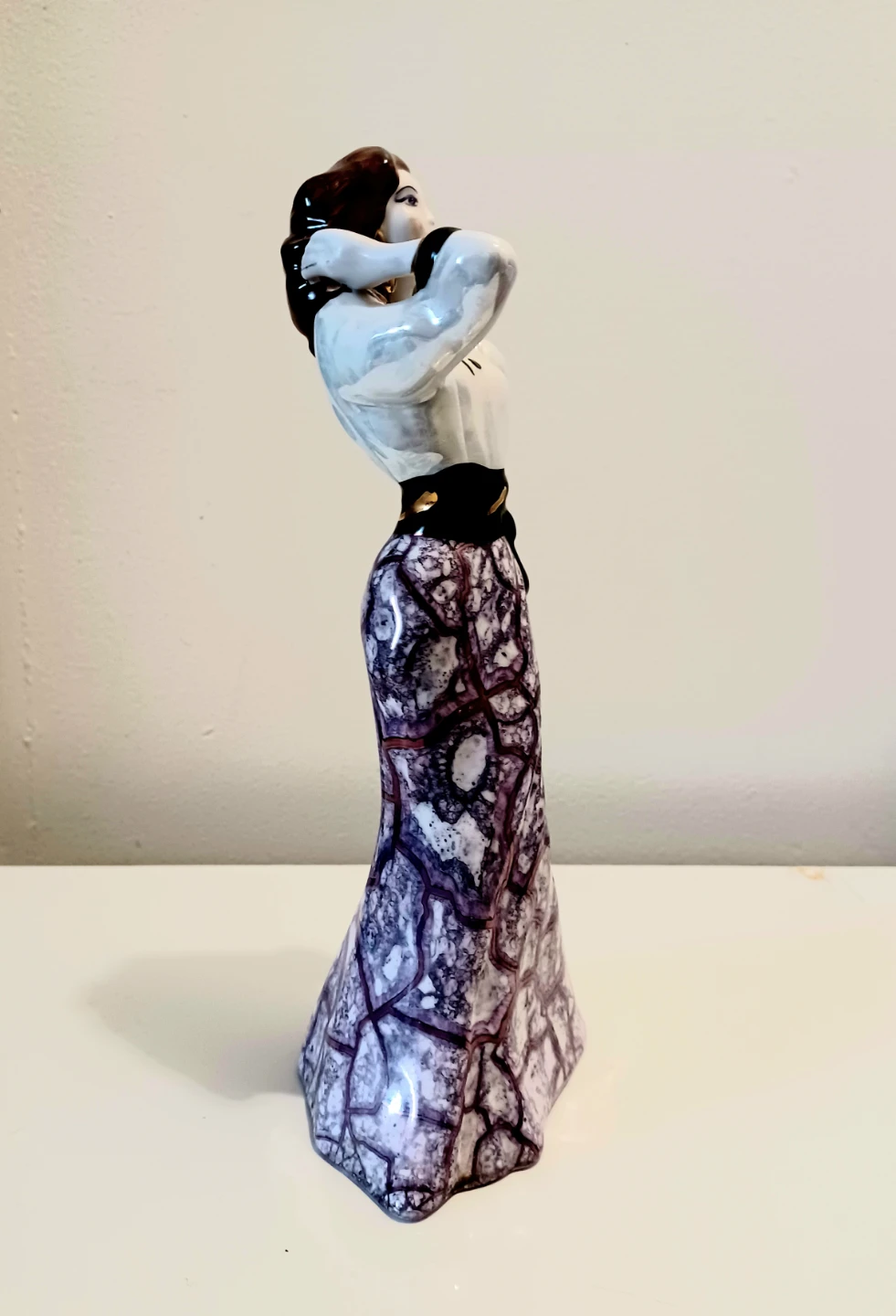 Vtg Stipo Dorohoi Hand Painted Porcelain Statue - photo 3