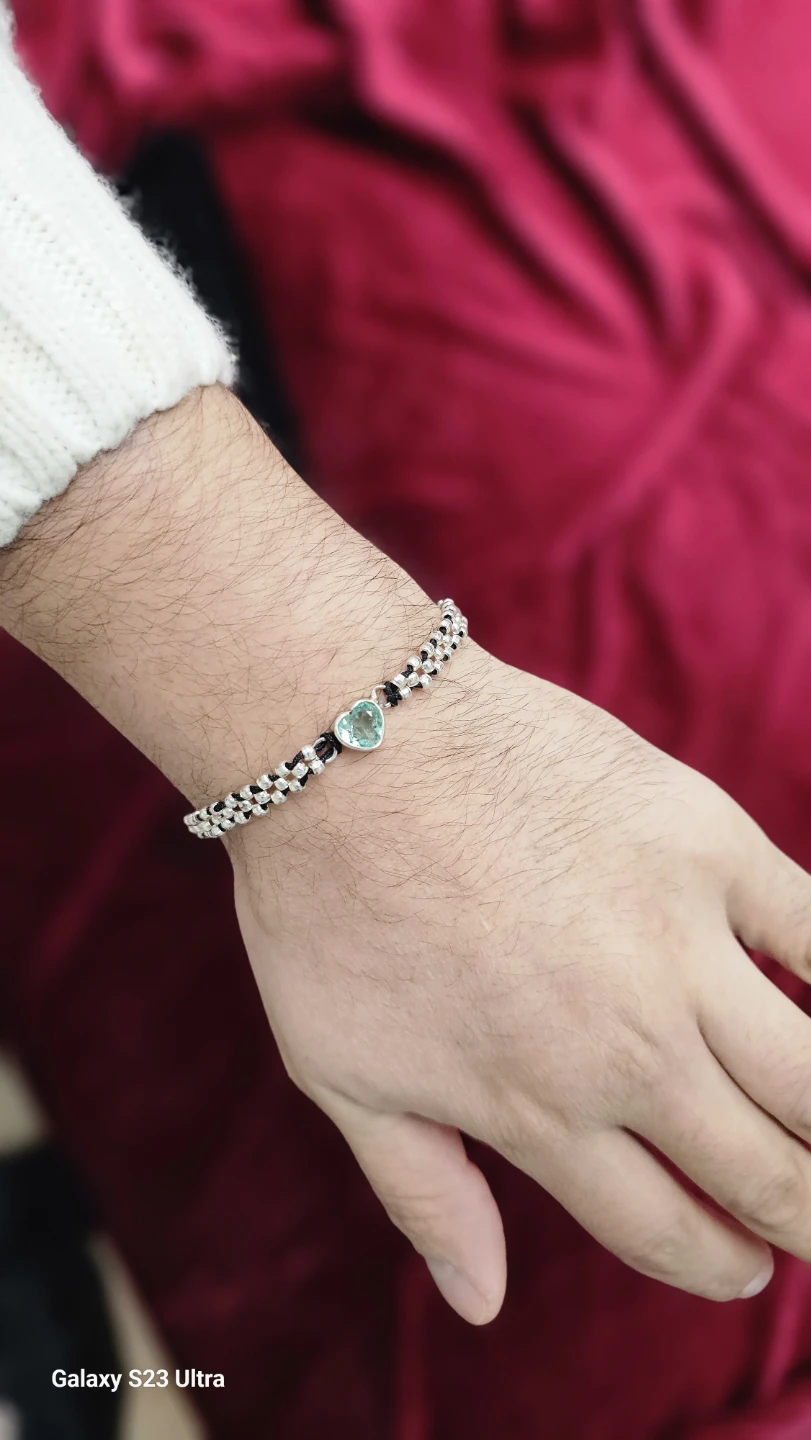 Silver bracelet with Colombian emerald