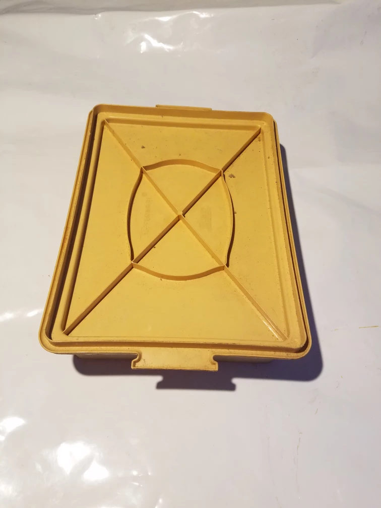 Vintage Tupperware Servalier Lid & Container - photo 2