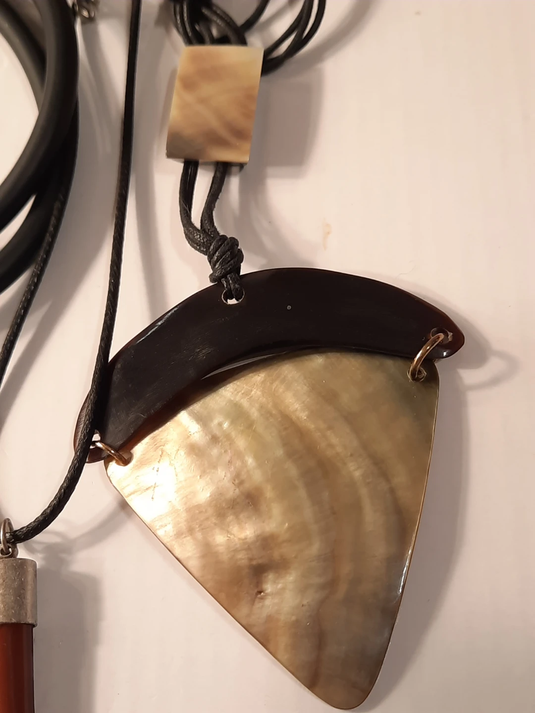 Assorted Mother of Pearl & Shell Pendants with Necklaces - photo 3