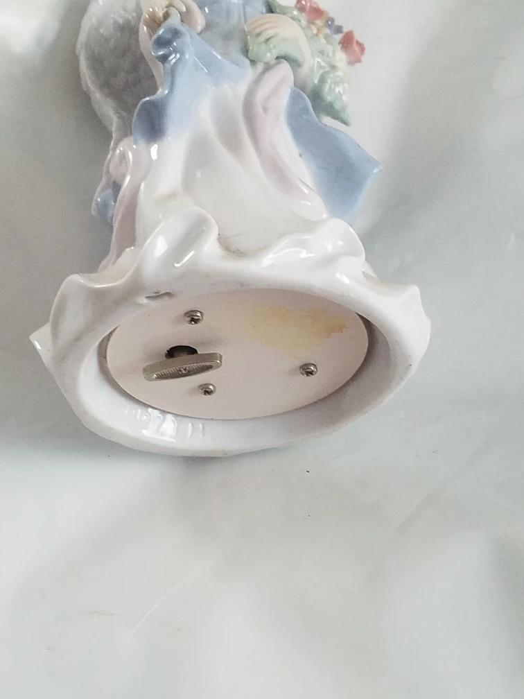 Ceramic Angel Music Box Figurine - photo 5