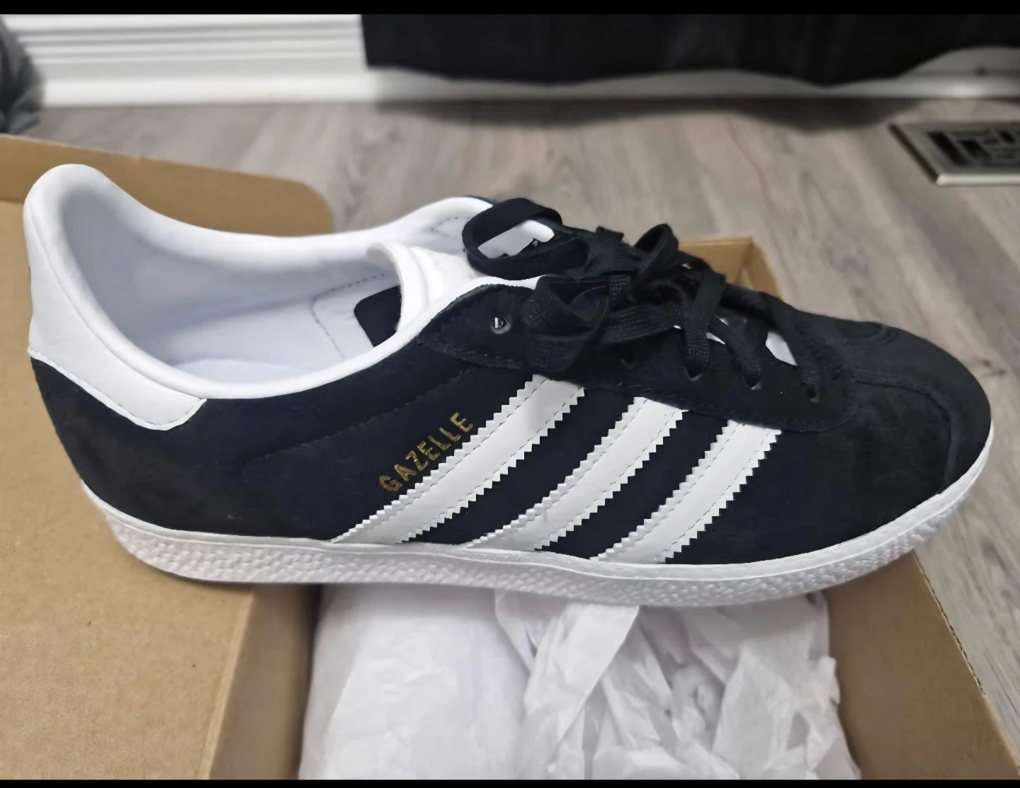 Adidas Gazelle J - US 5.5 Youth (Brand New) - photo 2