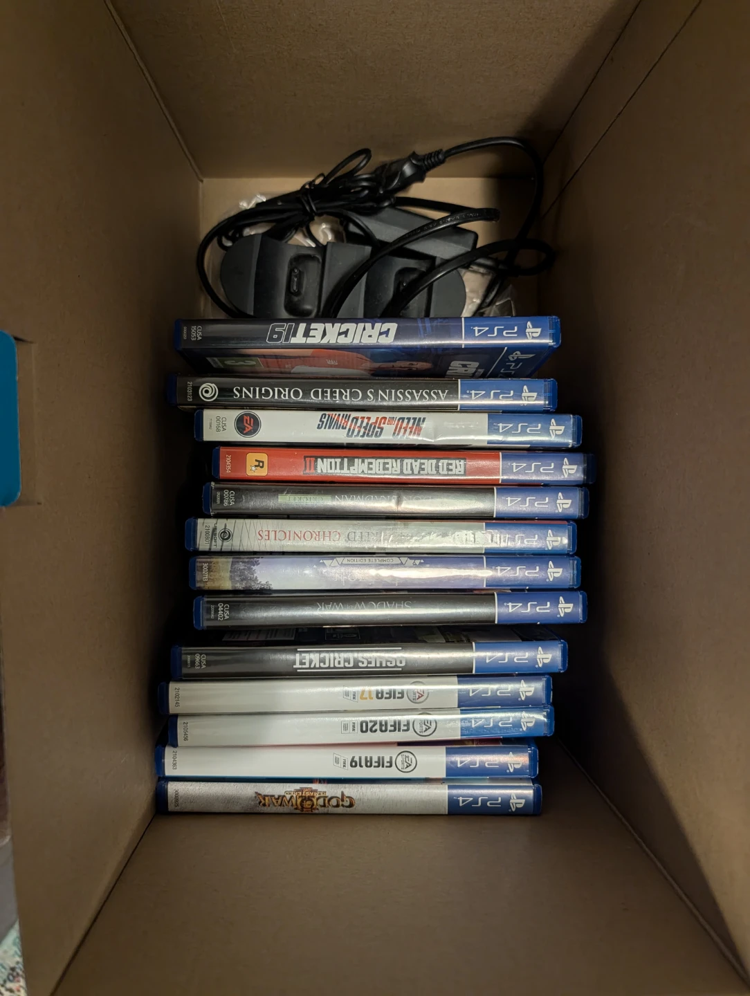 PS4 Games Bundle - GOW, Assassin's Creed etc! & Charging Station