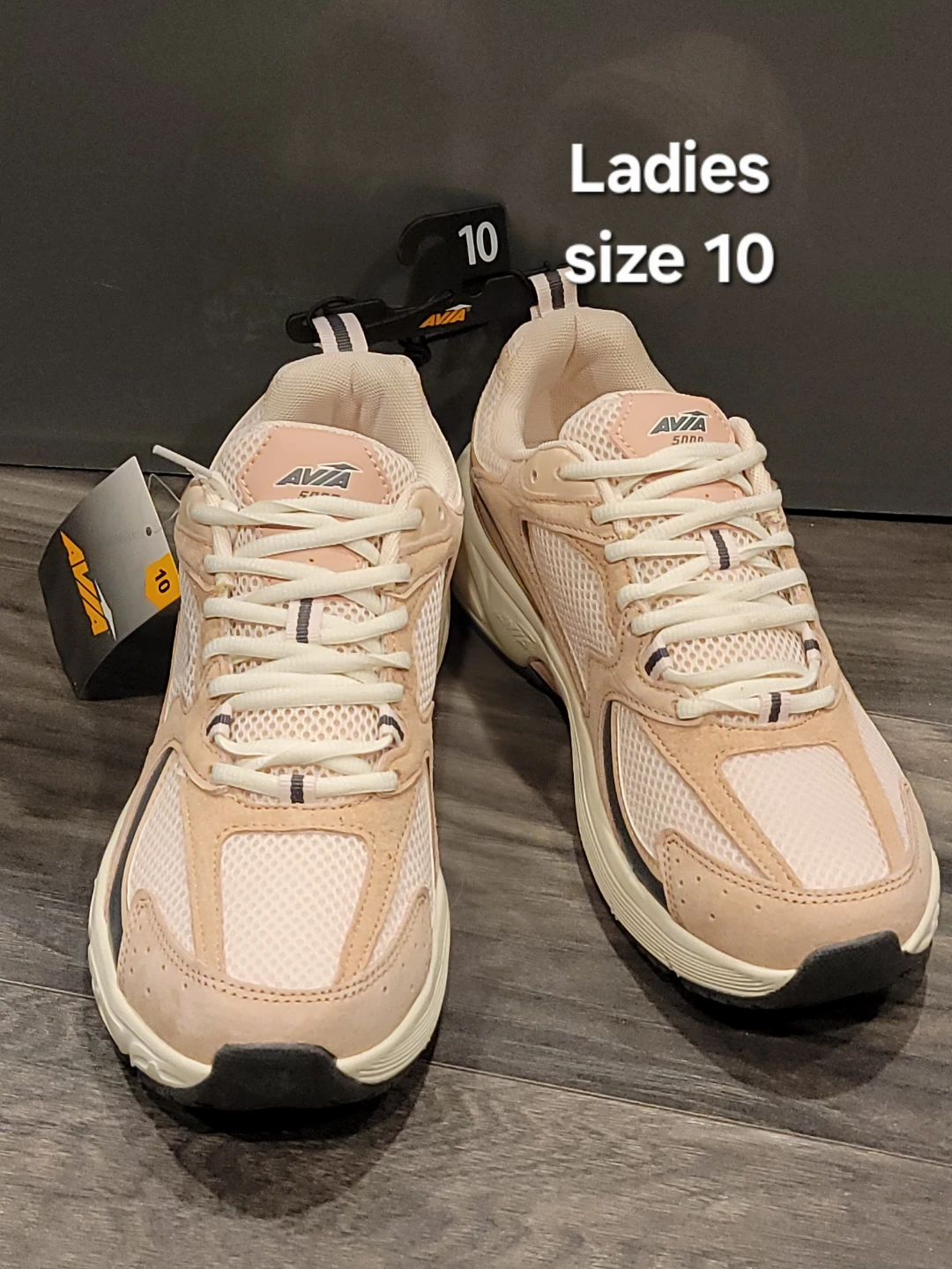 Avia Ladies Running Shoes Size 10 new with original tags