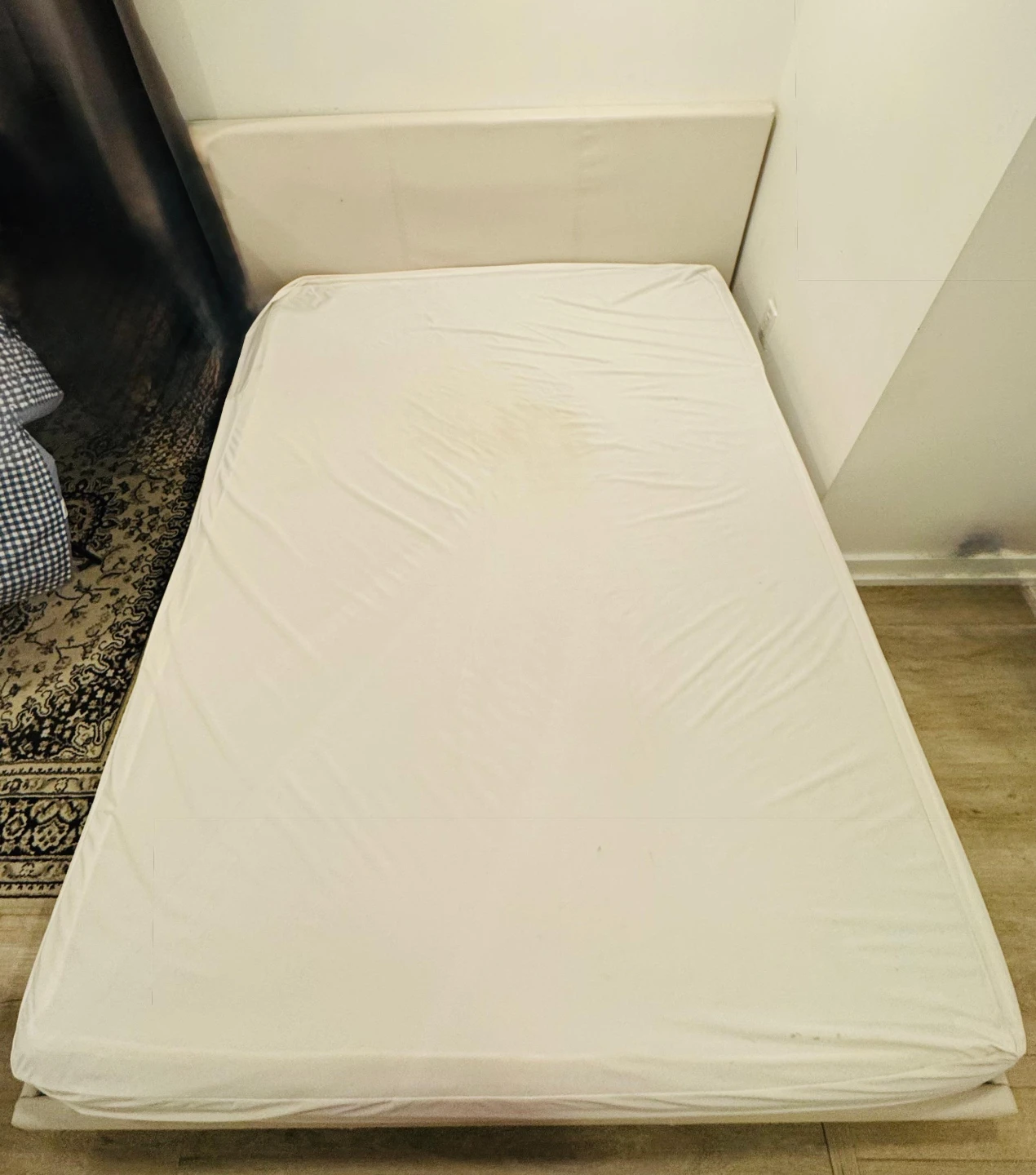 Queen White Bed Frame + Queen Mattress + Comforter + Bed sheets - photo 2