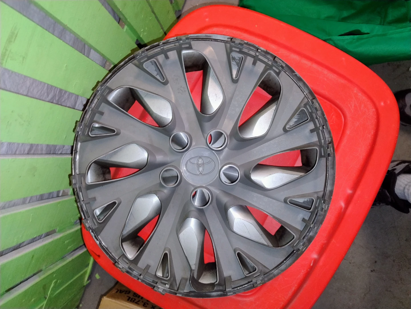 Toyota Hubcap covers - photo 5