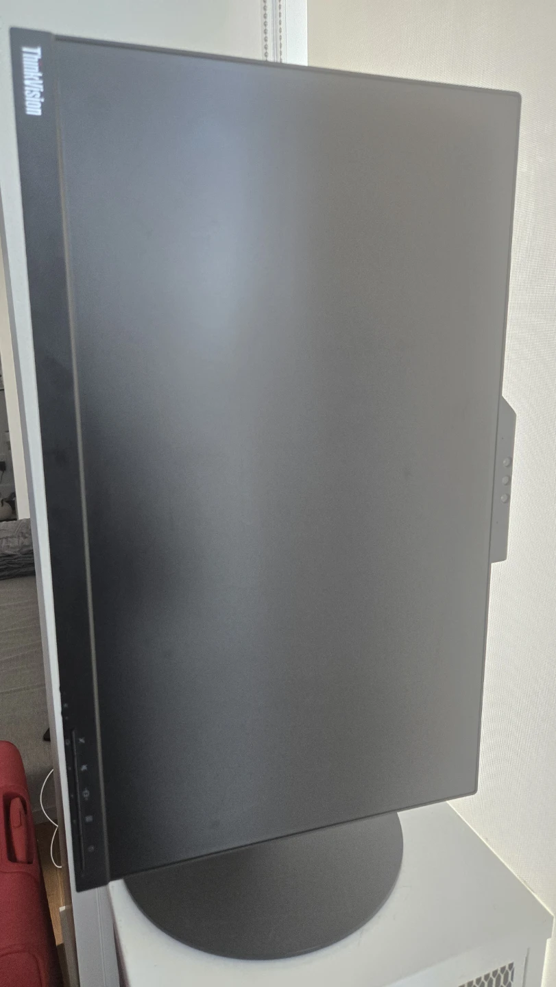 Lenovo monitor with built in web cam - photo 2