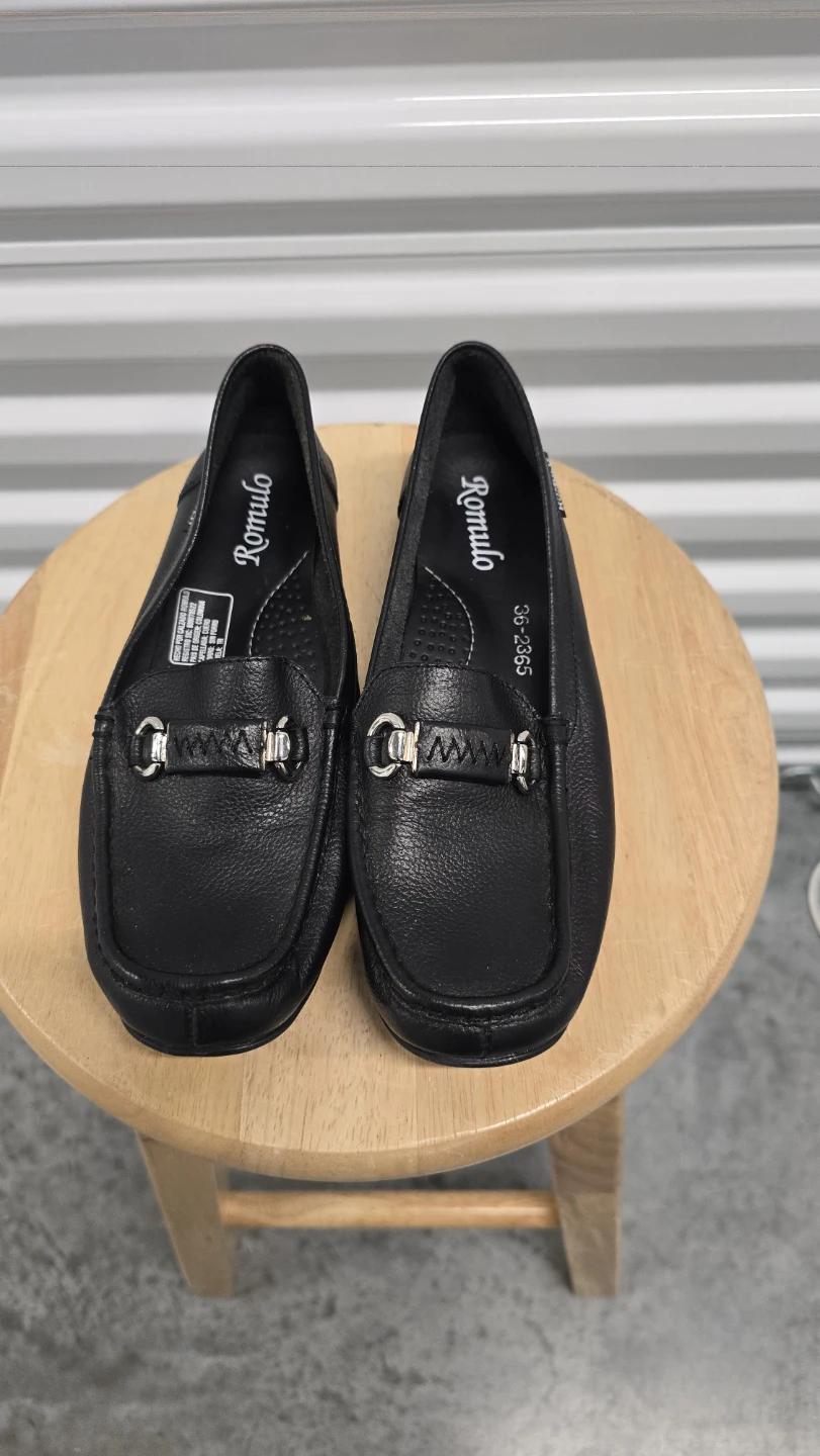 Romulo Black Leather Loafers