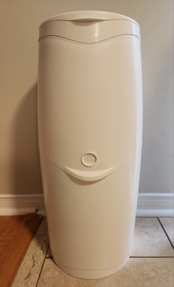 Diaper Genie Elite Pail 🥕