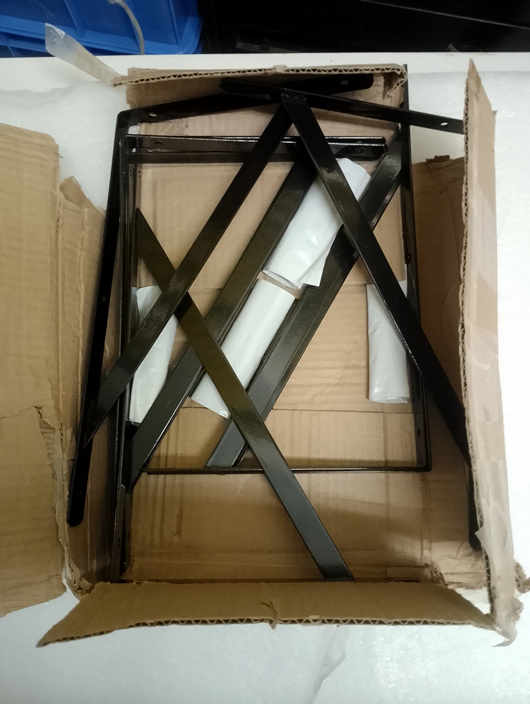 BNIB !!! 10 Metal brackets with screws 11 inch x 7 inch  25$