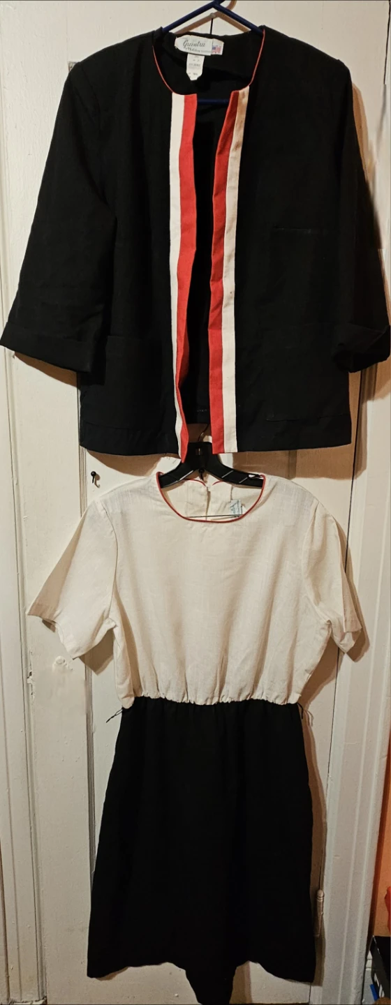 Women dresss suit. Size 16.5