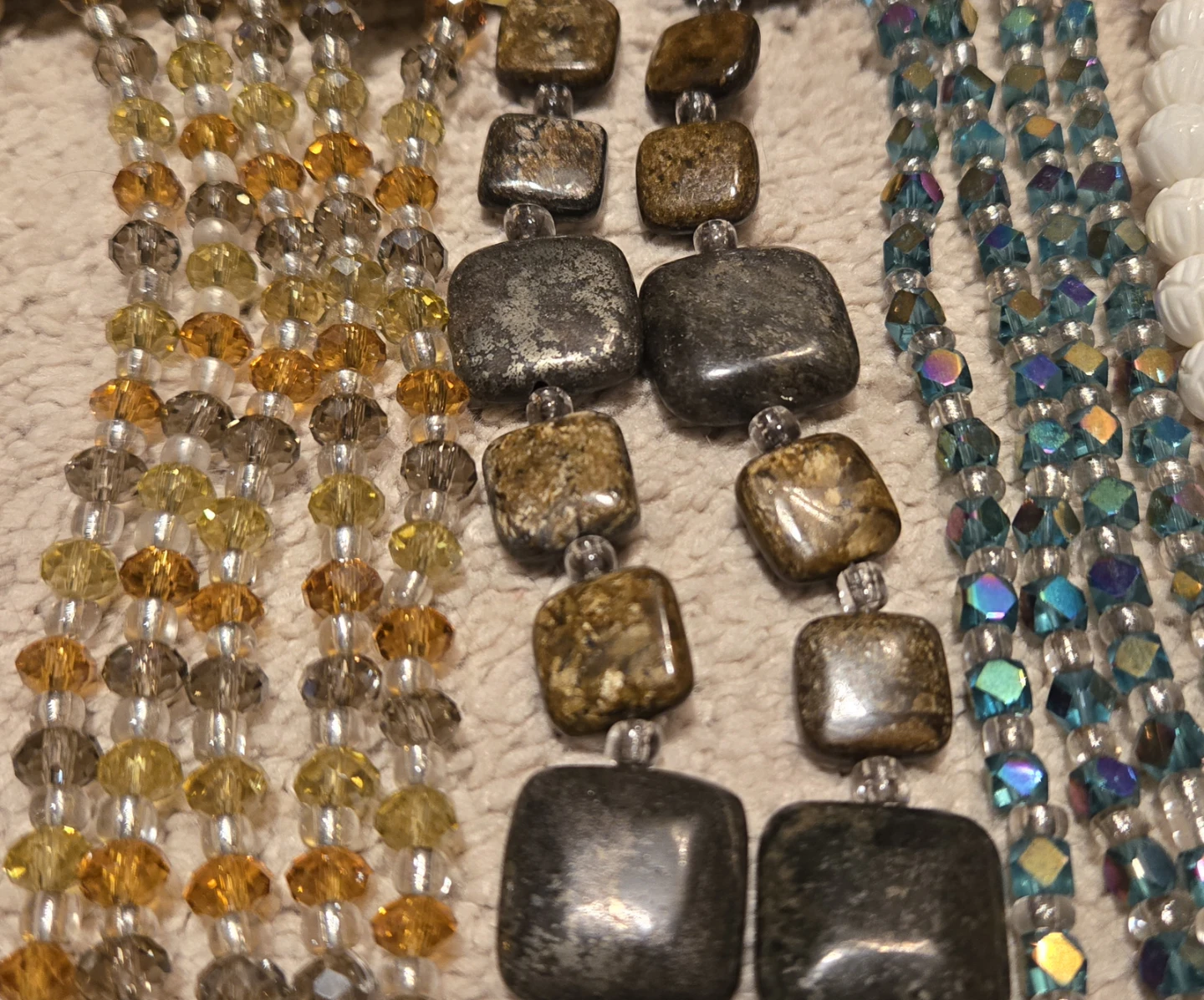 Lot of Assorted Bead Strands (Lot AC) - photo 3