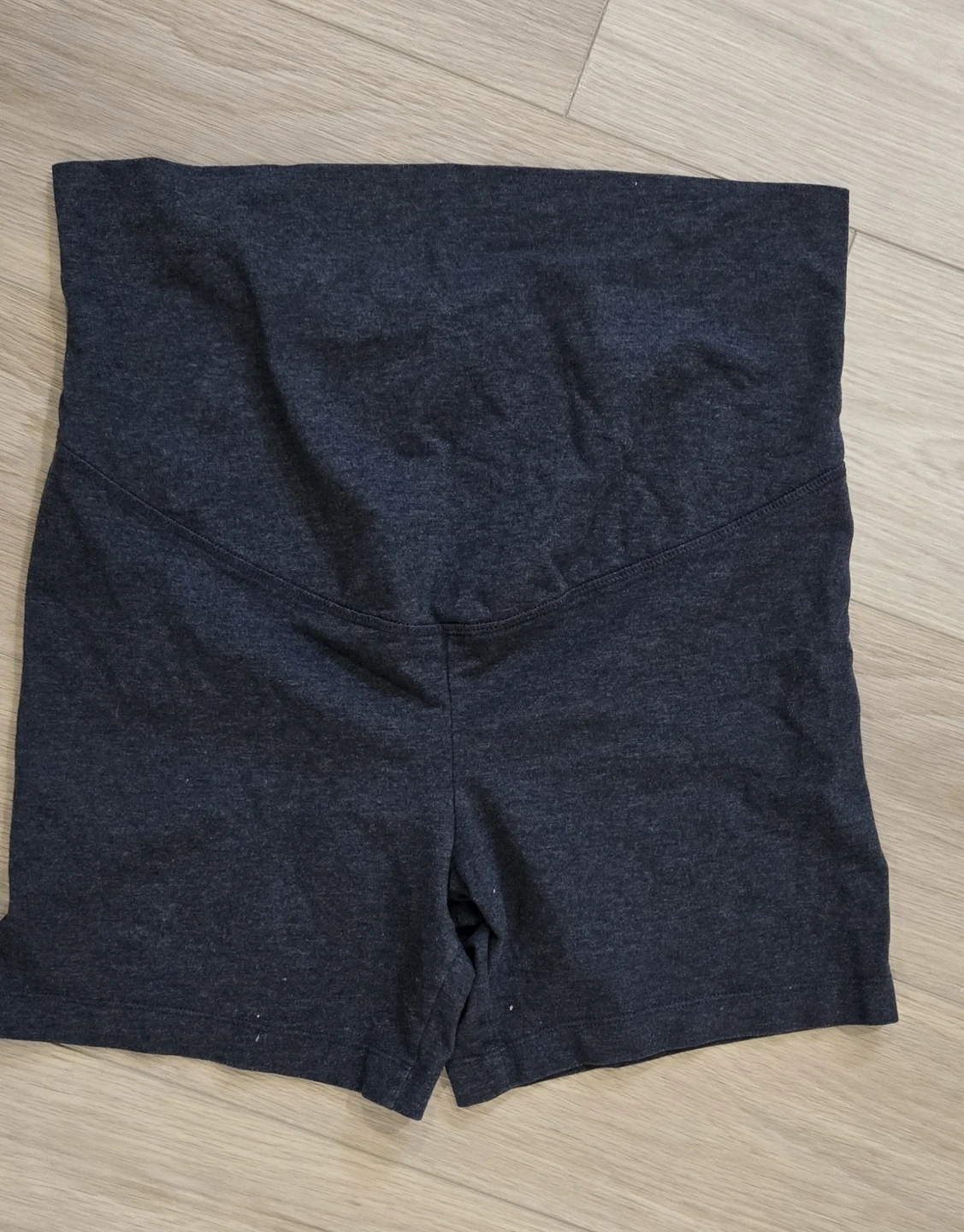 Old Navy Maternity Bundle: Jeans & Shorts, Size L - photo 2