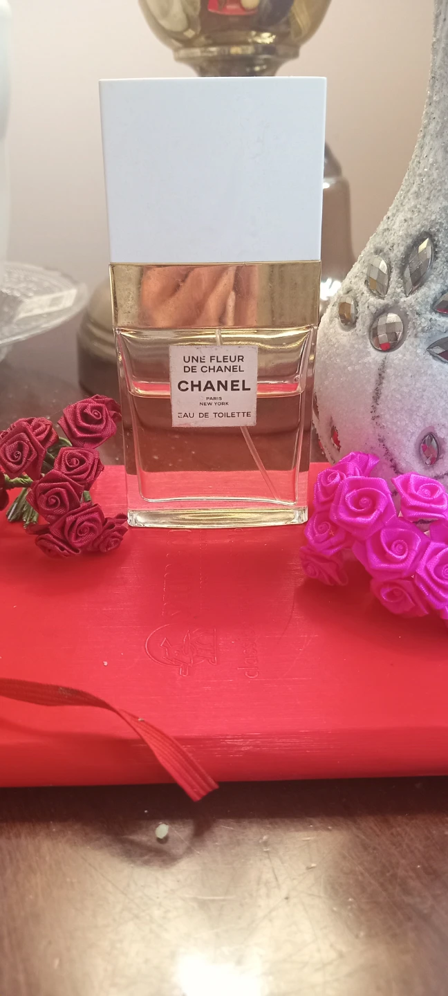 CHANEL Une Fleur de Chanel Eau de Toilette