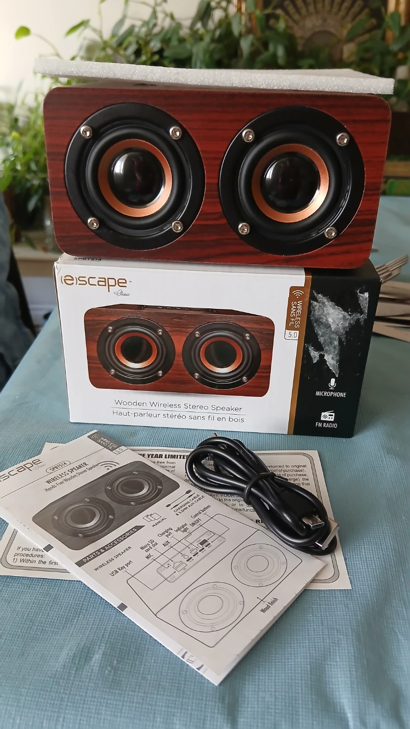 Escape Classic Wooden Wireless Stereo Speaker - New!