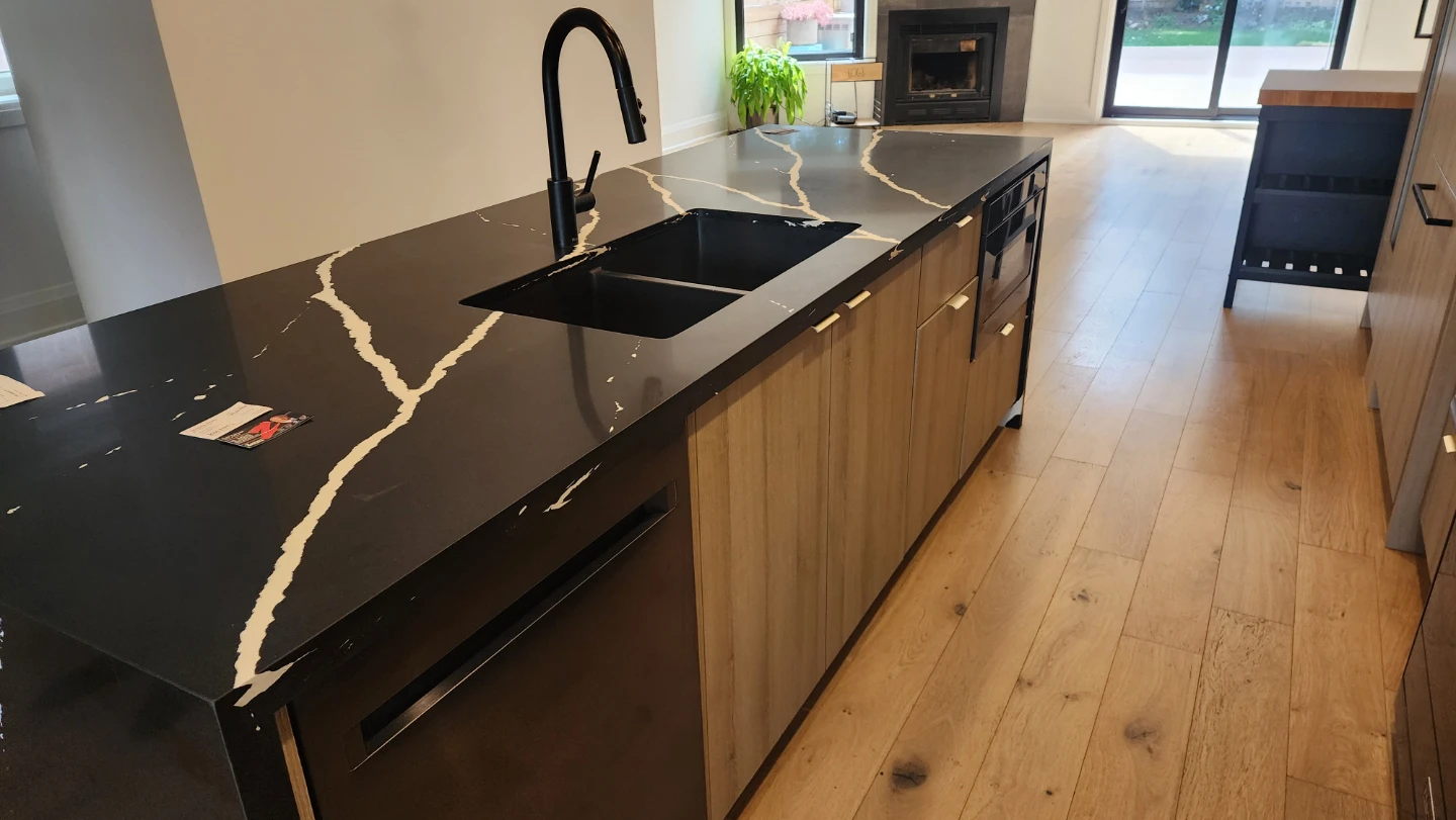 Kitchen Island with sink and faucet. - photo 5