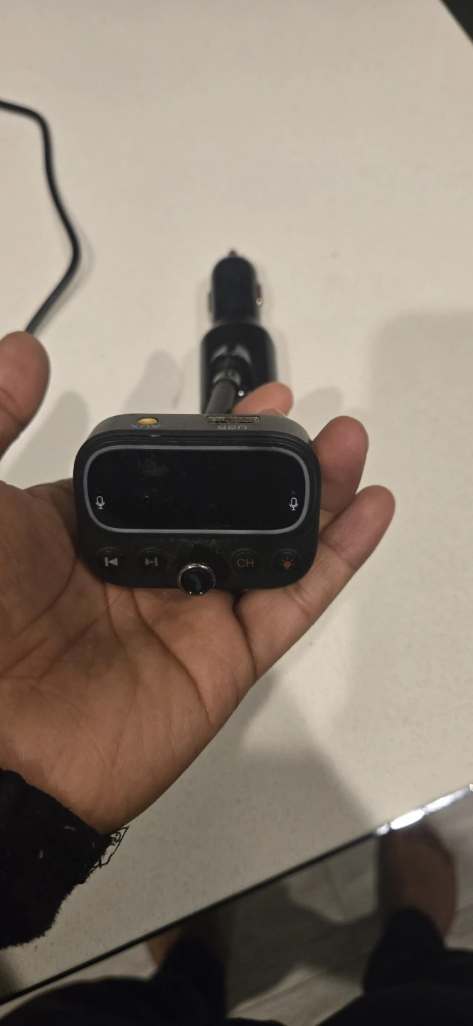 Car Charger Splitter & FM Transmitter - photo 4