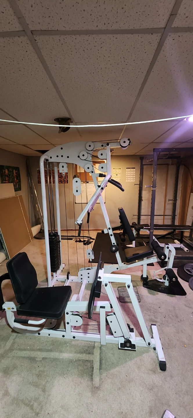 Body Solid Home Gym with Attachments