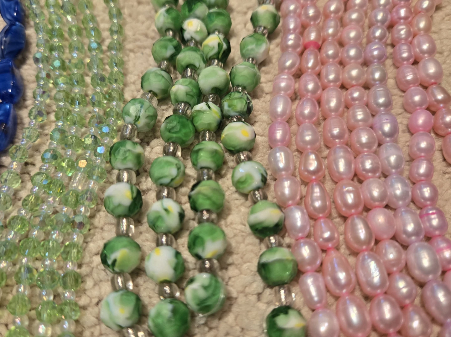 Lot of Assorted Bead Strands (Lot V) - photo 5