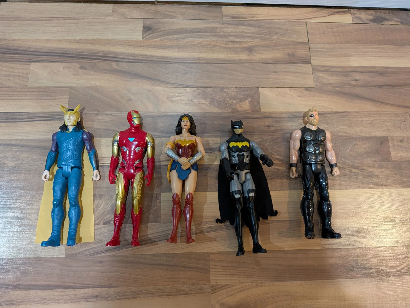 Action Figures Loki, Iron Man - photo 2