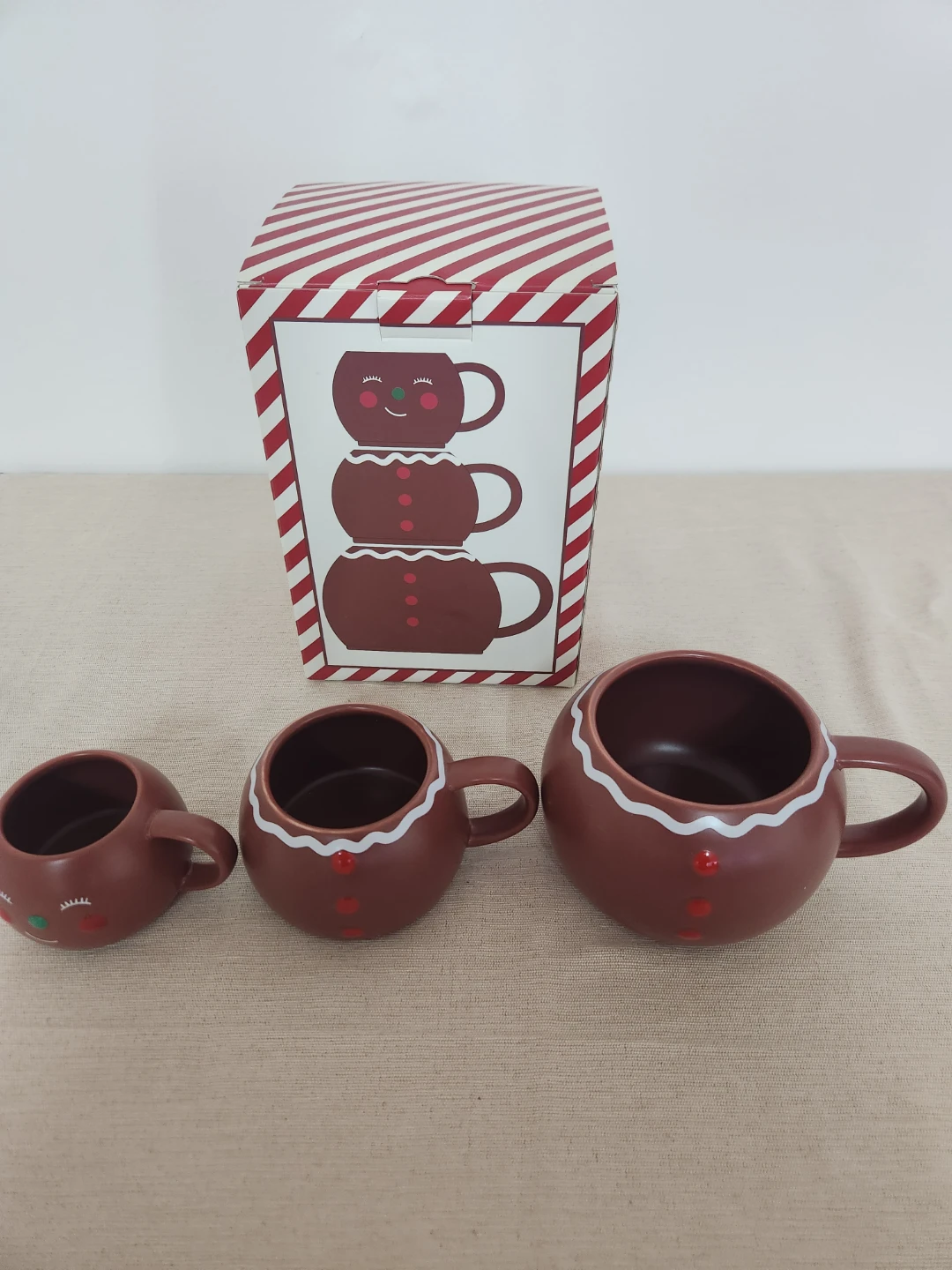 Gingerbread Man Stacking Mugs Set - photo 2