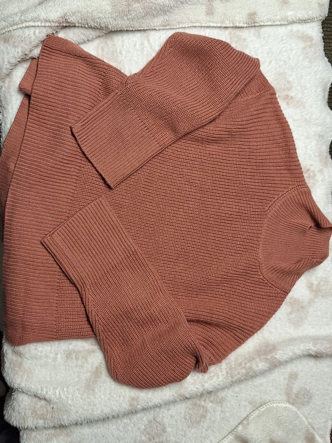 Pink-mauve knit sweater