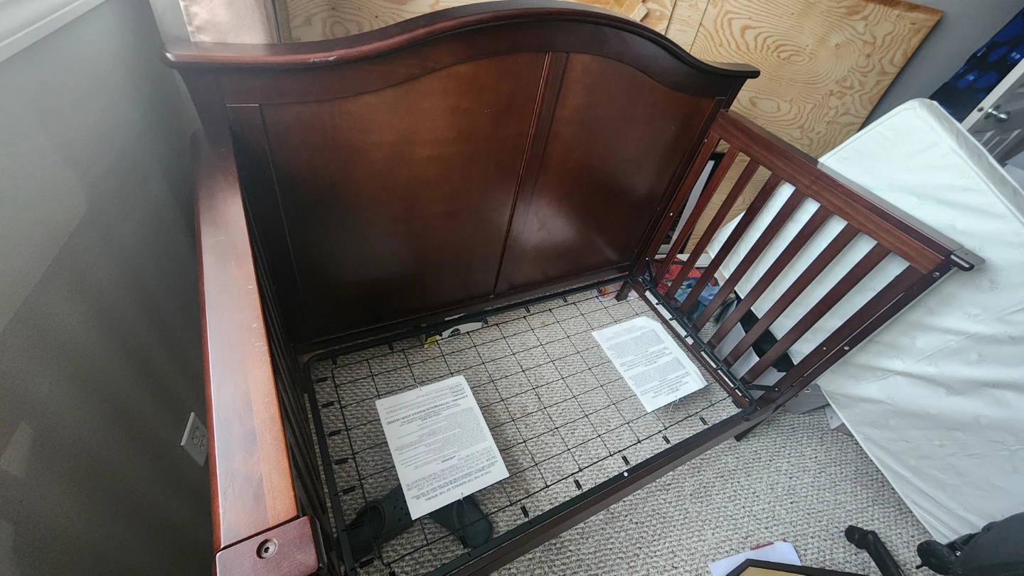 Package deal: 4-in-1 Crib, Changing Table and Matteress - photo 2