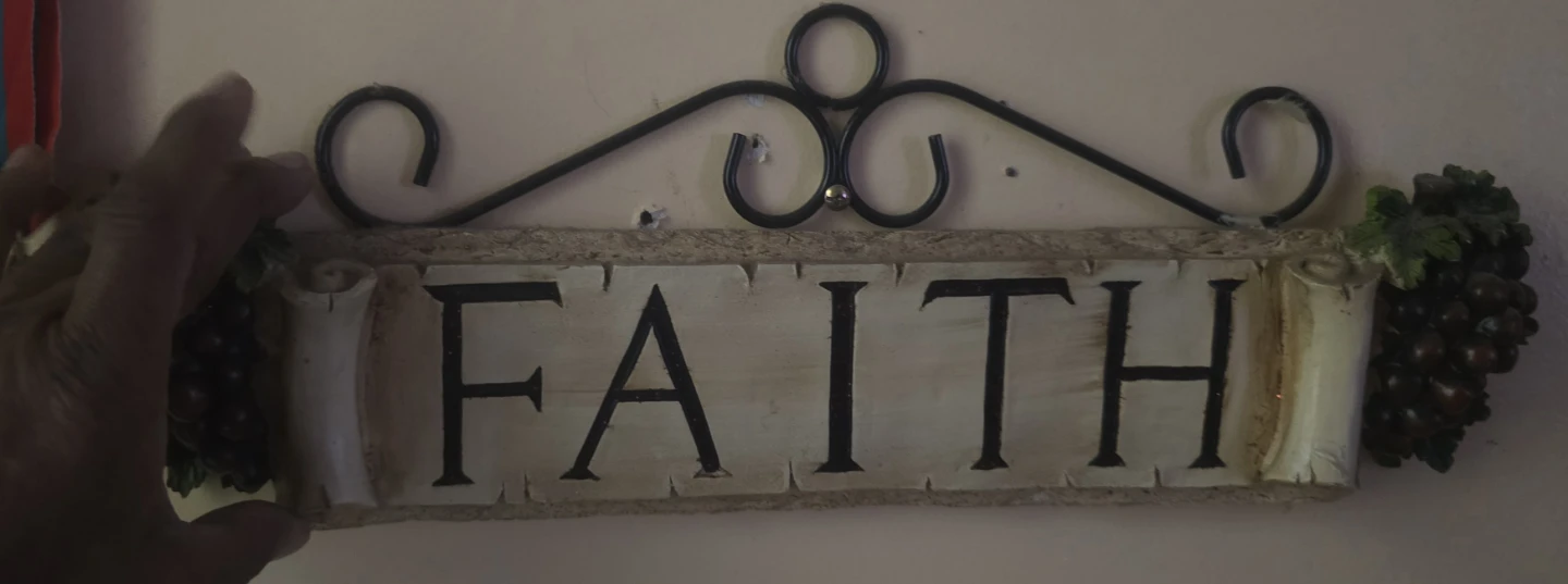 Decorative "FAITH" Wall Plaque with Grapes