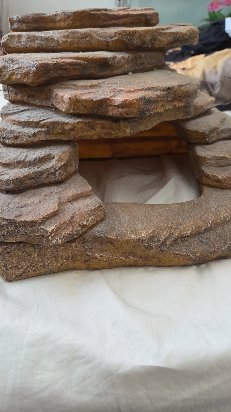 Large Reptile Cave Hide Rock