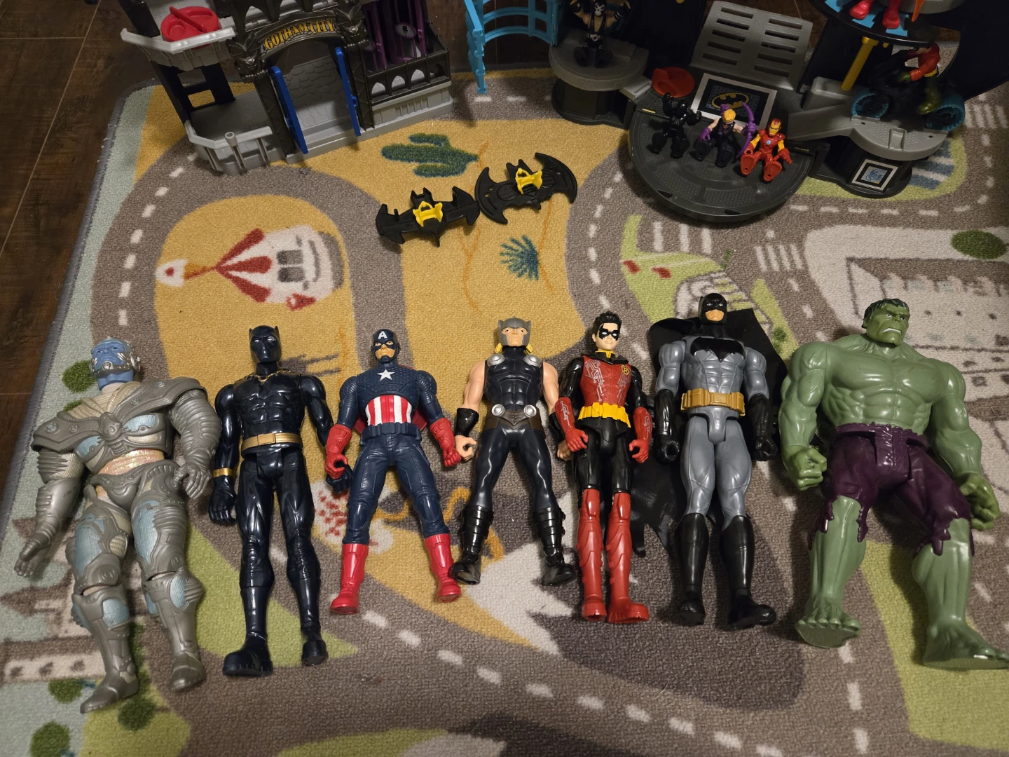 MOVING OUT SALE! Collection of superheroes and Batcave Playset - photo 3