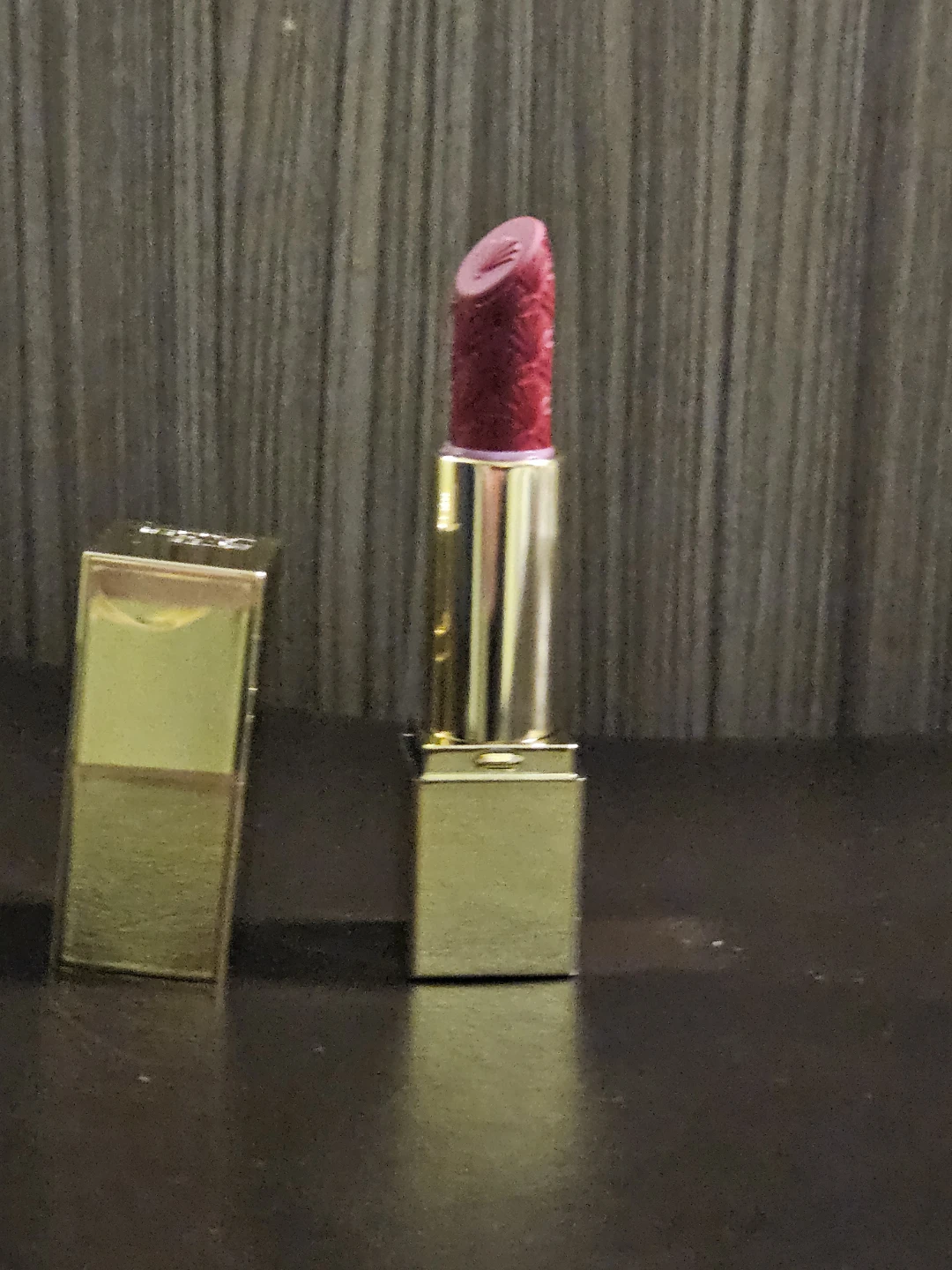 New Estee Lauder RED VELVET ~ Limited Edition Lipstick