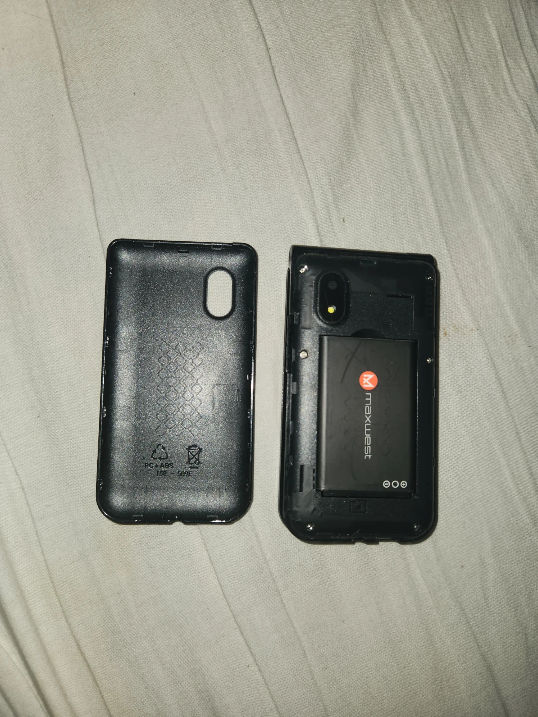 Maxwest Flip phone - photo 3