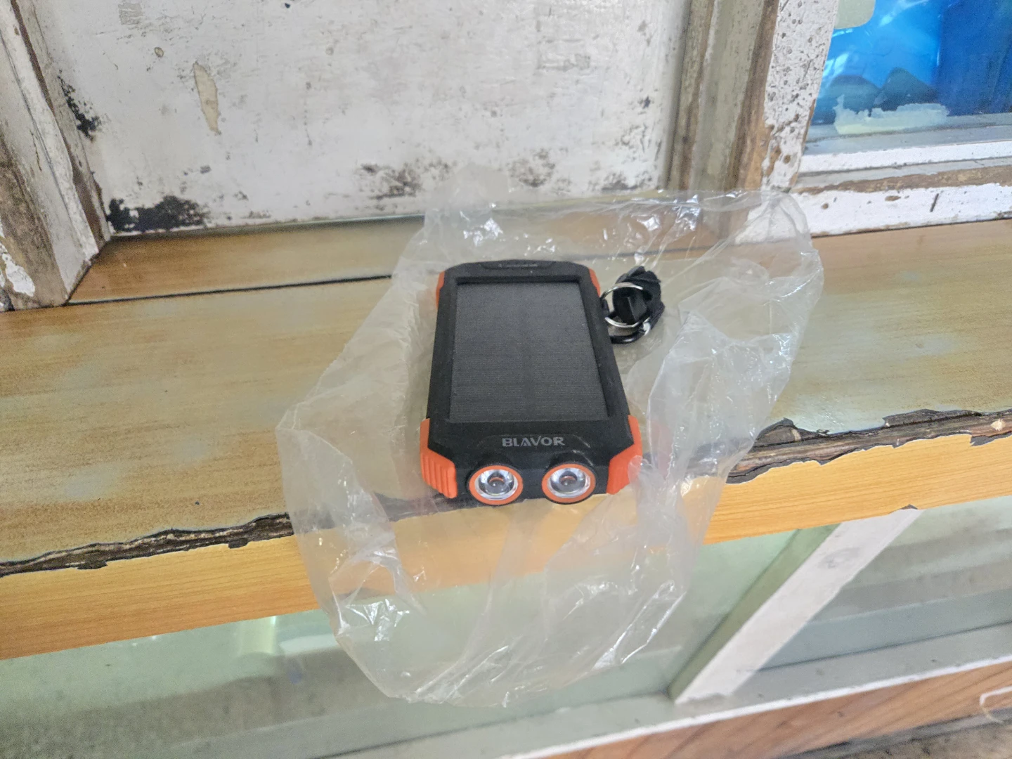Blavor Solar Power Bank Charger - photo 2