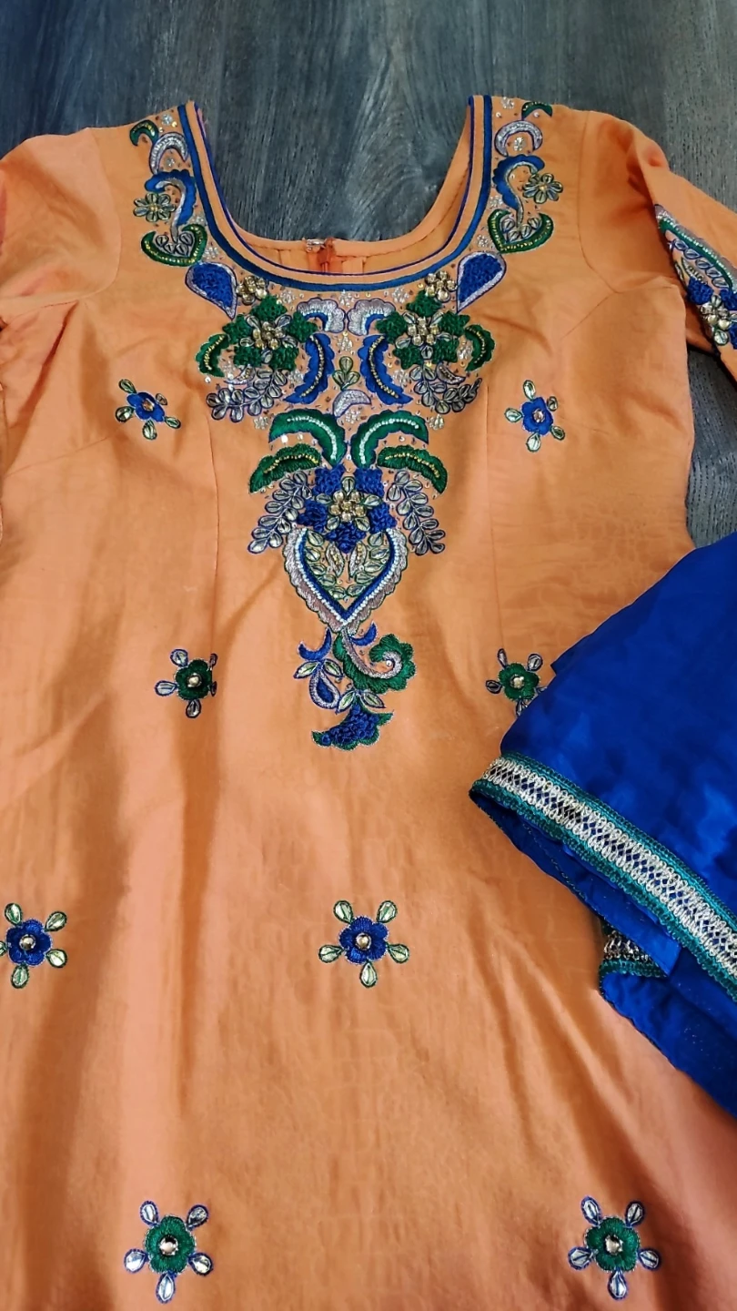 Embroidered Salwar Kameez Suit - photo 2